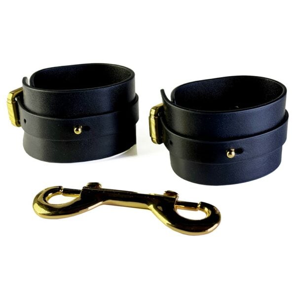 Packshot on white background of UPKO x BRIGADE MONDAINE handcuffs in black leather.