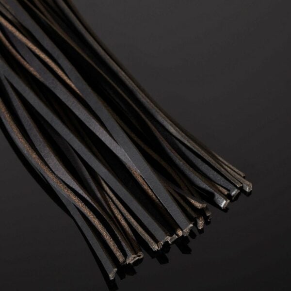 Photo Packshot SYN Whisk in Cowhide and Metal
