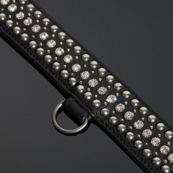 Packshot Collier Bondage en Cuir Nubuck Noir et Cristaux et Petit Anneau en Métal