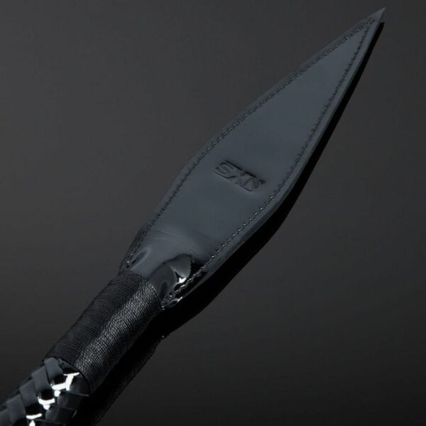 Foto Packshot Impact Tail Detail en charol negro