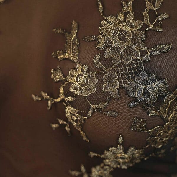 Hervé by Céline Marie Lingerie de Luxe BRIGADE MONDAINE (13) Détail du Body couleur Chair en Maille et Dentelle Dorée