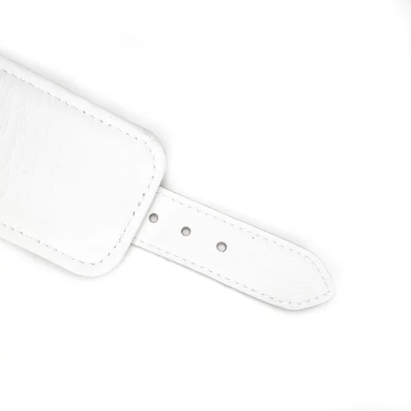 Packshot Esposas de cuero Blanco Zoom Detalle en la correa de la corbata