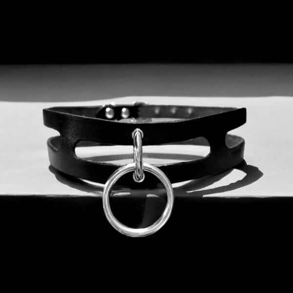 BDSM Choker in Leather and Stainless Steel O Ring