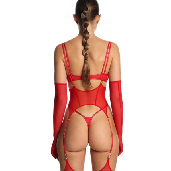 Femme portant un ensemble de Lingerie Rouge en Mesh technique haute durabilité et Détails Dorés