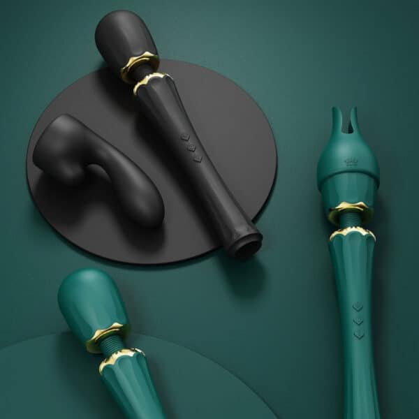Packshot Wand Vibrator Schwarz aus Silikon und palstischem ABS Spritzwassergeschützt 5 Vibrationsmodi mit zwei Silikonaufsätzen inklusive