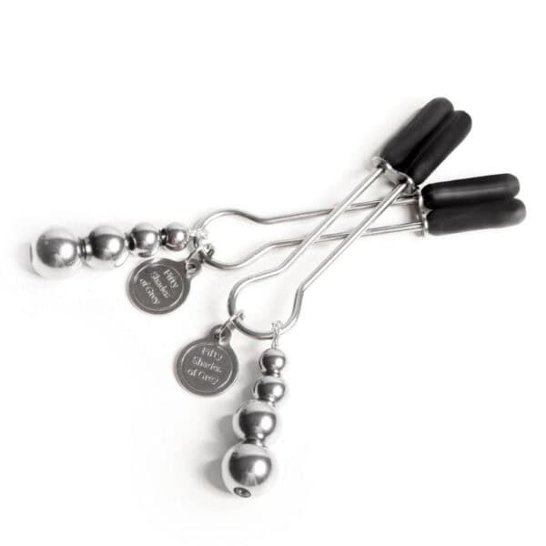Adjustable nipple clamps in nickel-silver-free metal with silicone tips and weighted chain