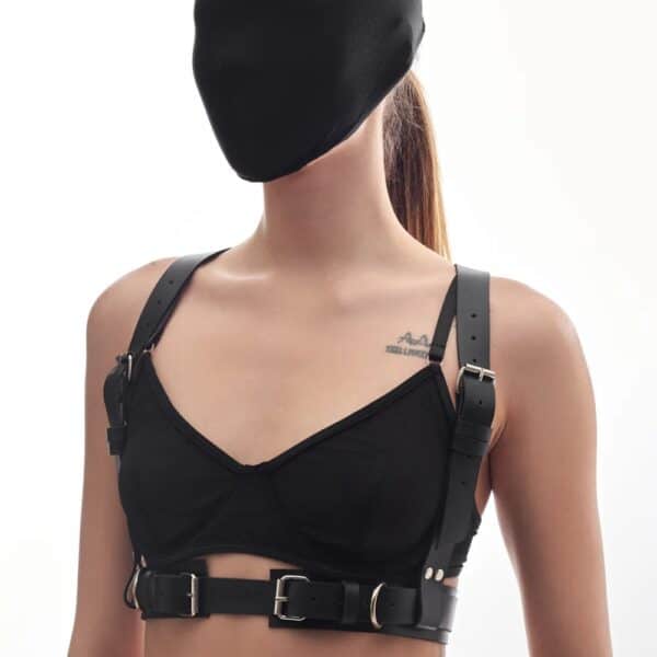 Harnais pour Poitrine en cuir noir italien véritable sangle réglable avec anneaux et détails ferrures italien avec attaches pour menottes