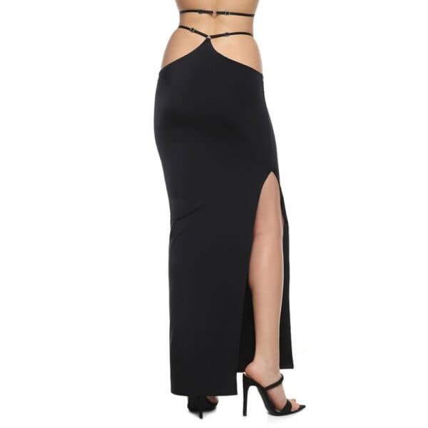 Langer Rock aus fließendem, dehnbarem Biflex von Anoeses, mit Metallringen verziert und mit einem hohen, verstellbaren Schlitz versehen - eine sinnliche, handgefertigte Kreation.