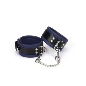 ЛИБЕ СИЛЕ <br /><strong> Наручники цвета лазури</strong>